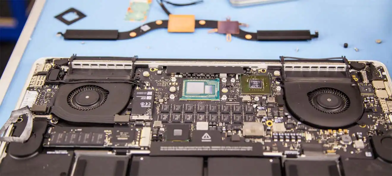 чистка ноутбука Apple MacBook в Слободском