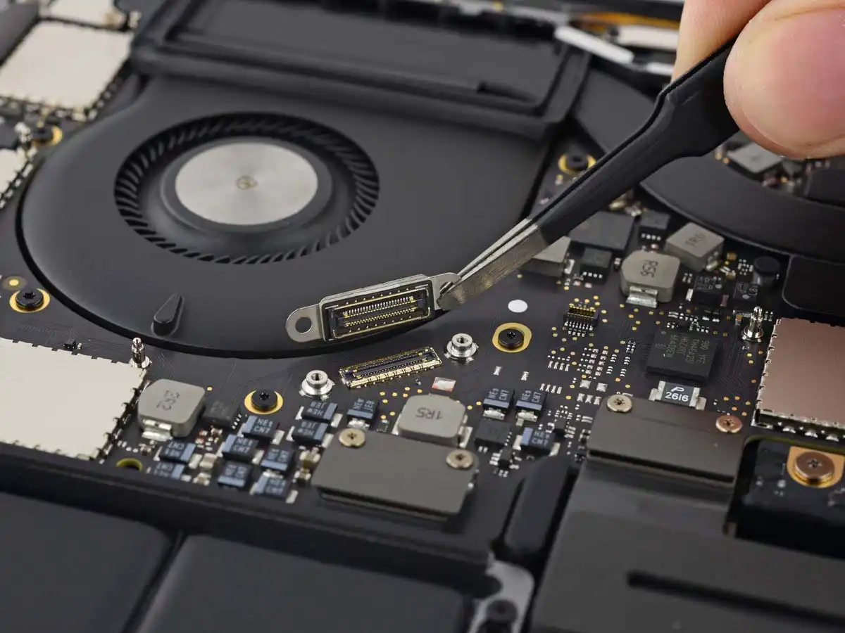 чистка  Apple MacBook в Слободском