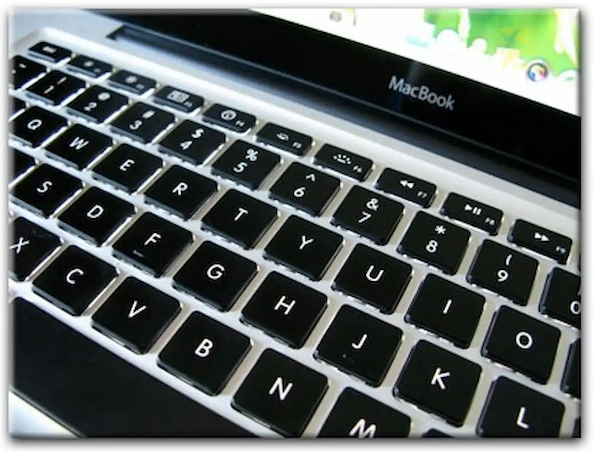 Замена клавиатуры Apple MacBook в Слободском
