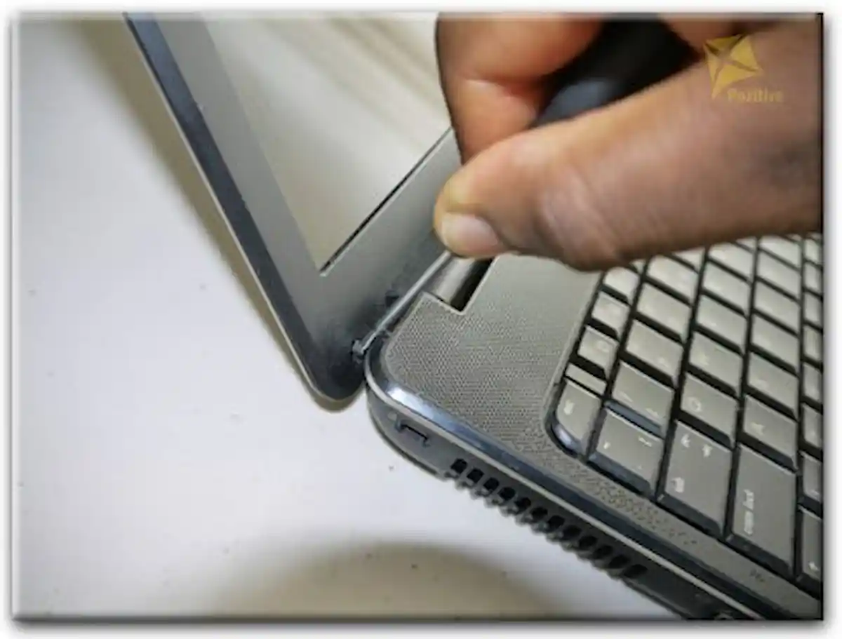 Замена экрана ноутбука Compaq в Слободском
