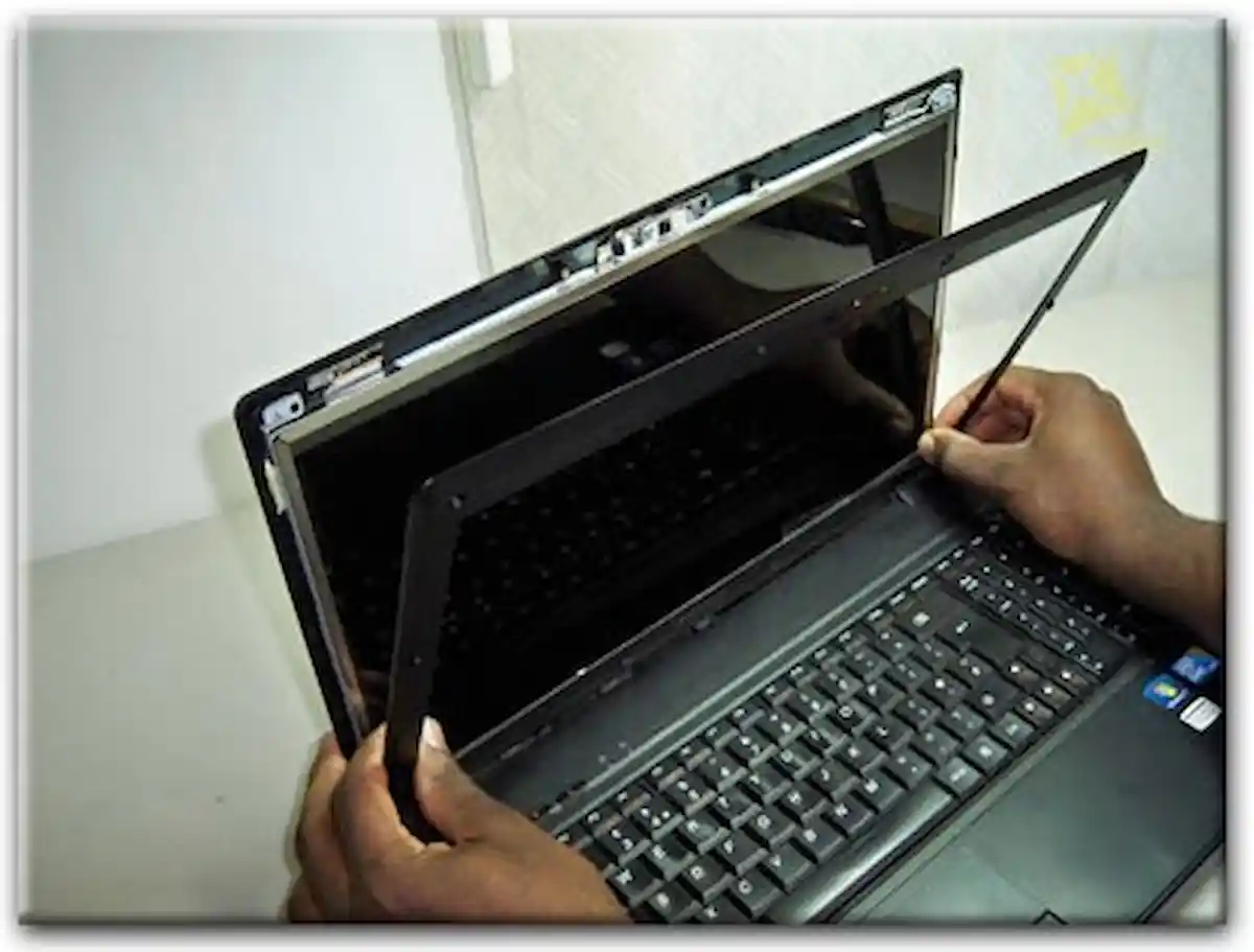 Замена экрана ноутбука Lenovo в Слободском