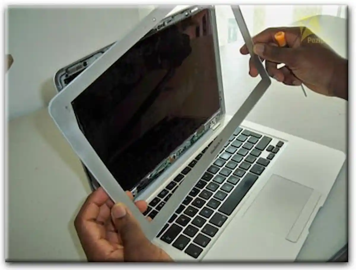 Замена экрана Apple MacBook в Слободском